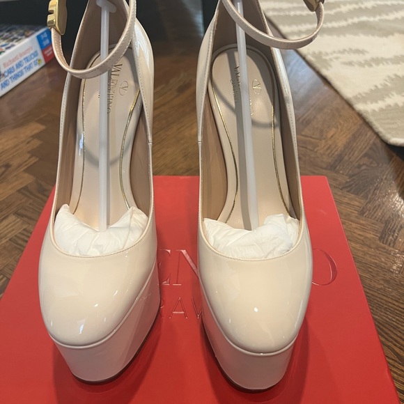 Valentino Tan-Go Platforms - Picture 3 of 6
